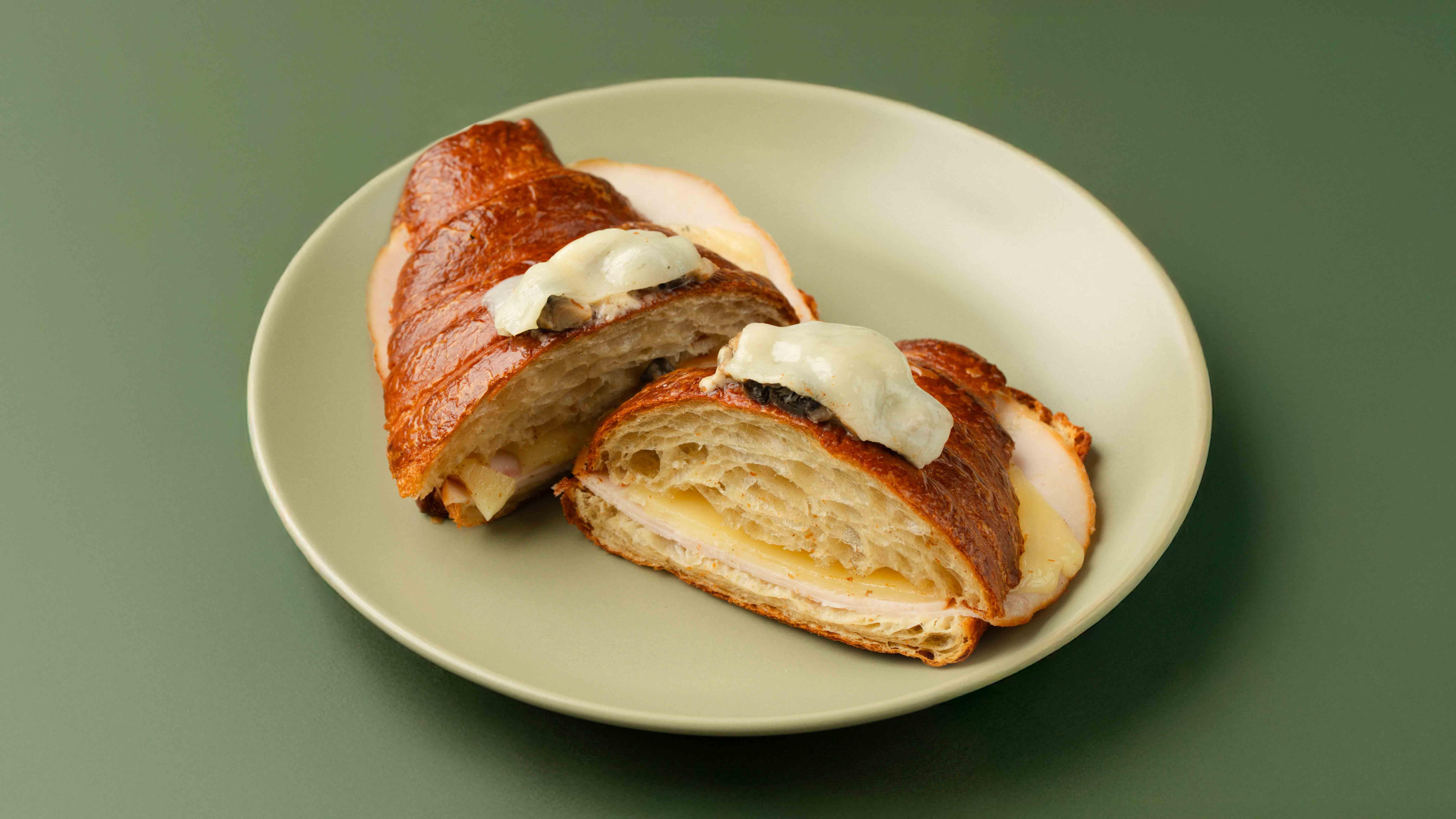 كرواسون ديك رومي وفطر