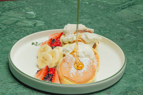 سوفليه بان كيك BERRIES SOUFFLE PANCAKE