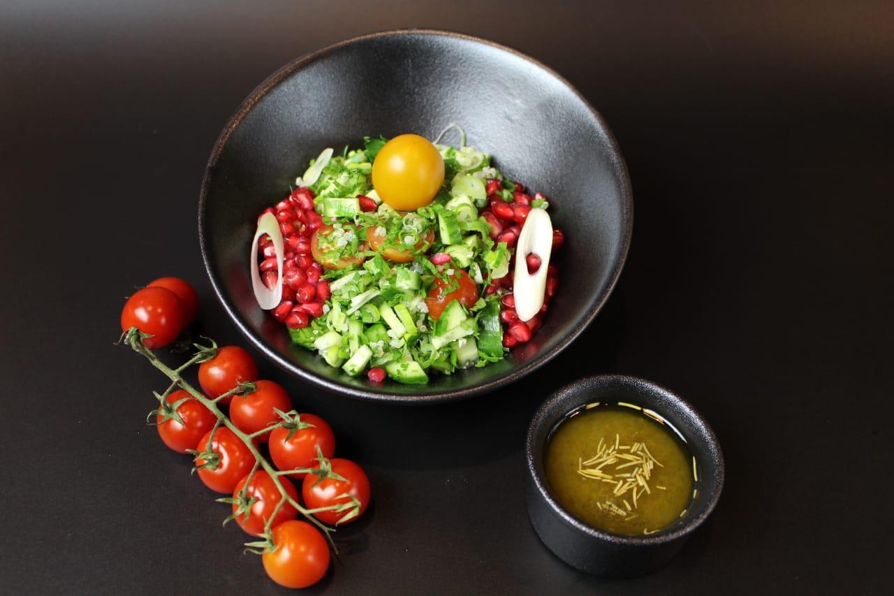 سلطة كينوا بالرمان