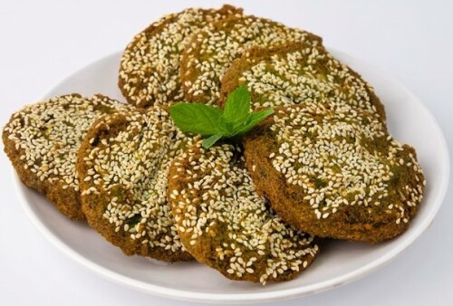 فلافل بالسمسم سادة حبه