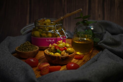 زيتون أخضر جوز و فلفل