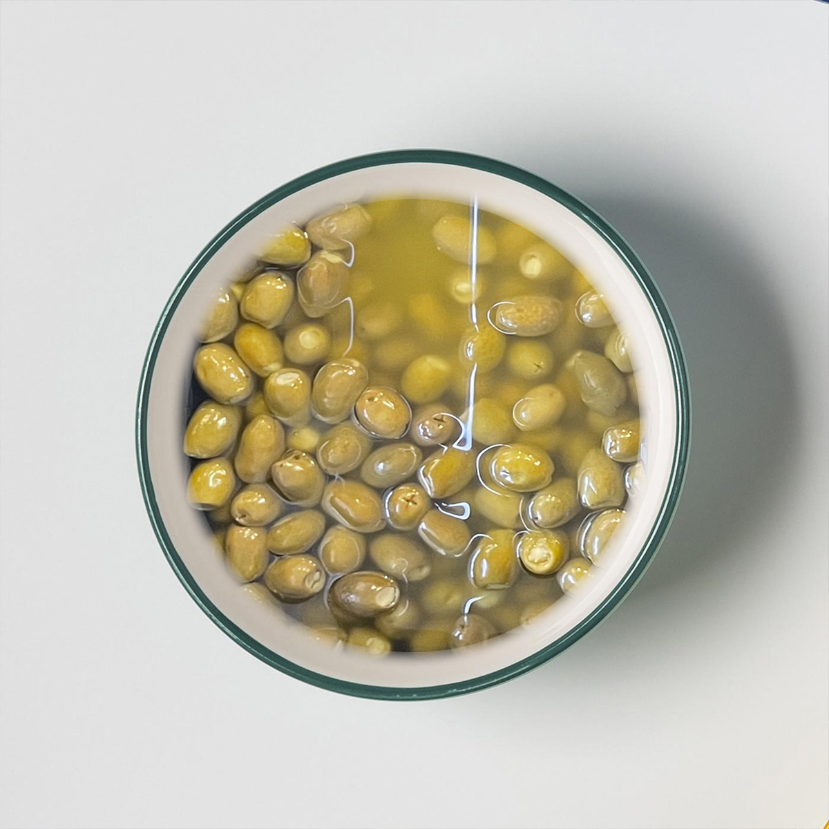 زيتون أخضر محشو بالجبنة