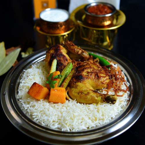 رز ضيوف مع الدجاج
