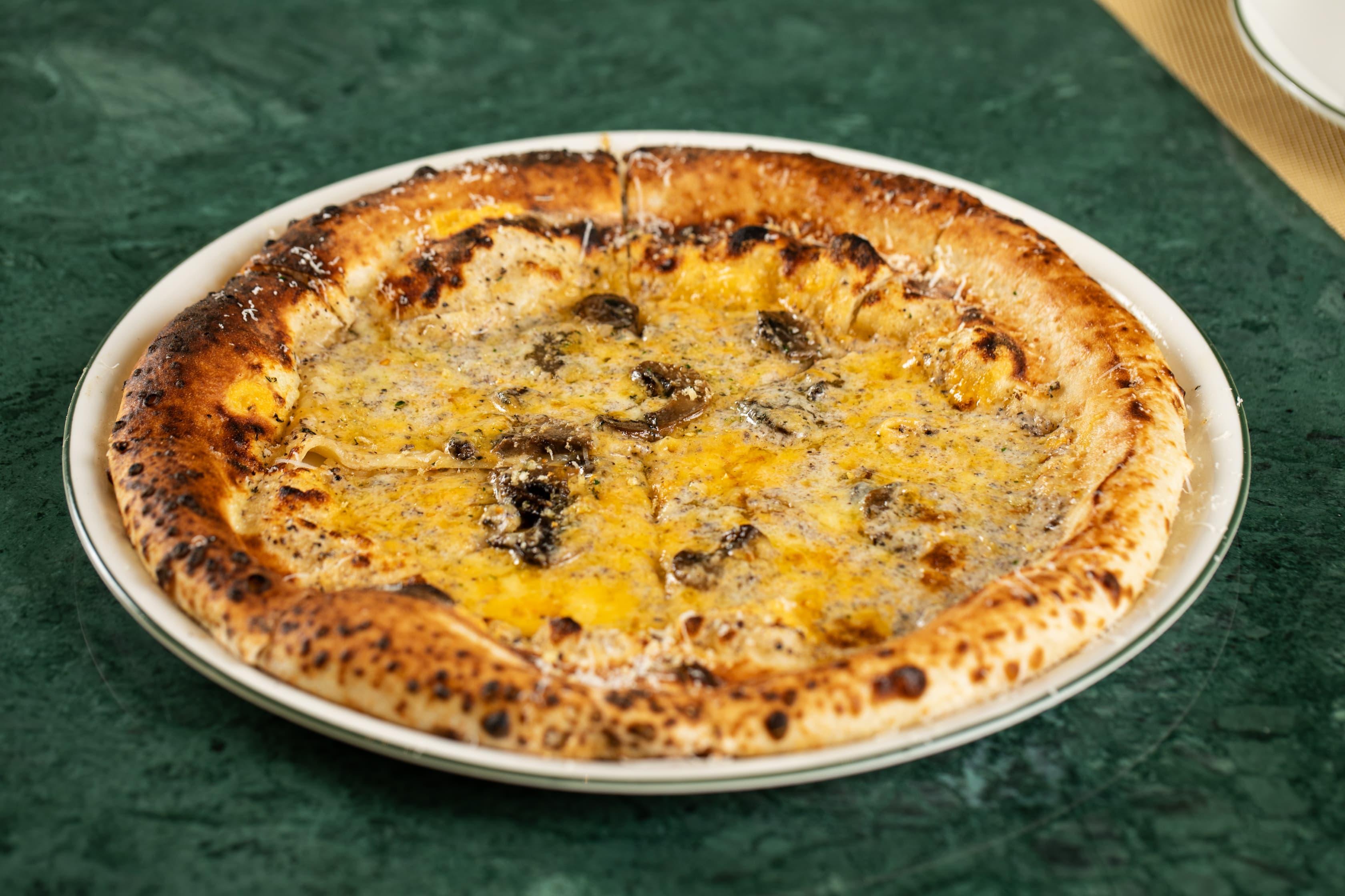 ترافيل بيتزا Truffalo Pizza