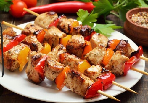 وجبة شيش طاووق مع بطاطا ومشروب