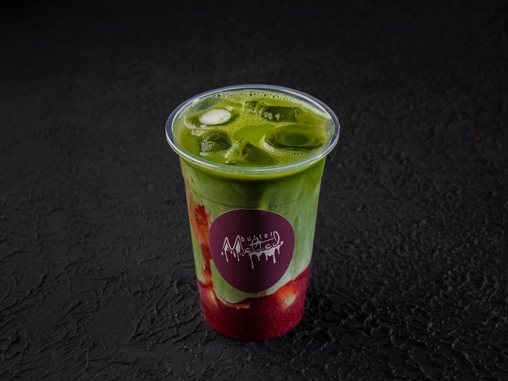 ماتشا مع الفراولة مثلجة