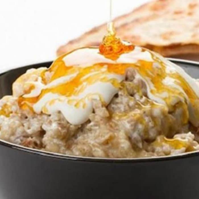 معصوب بالقشطة والعسل