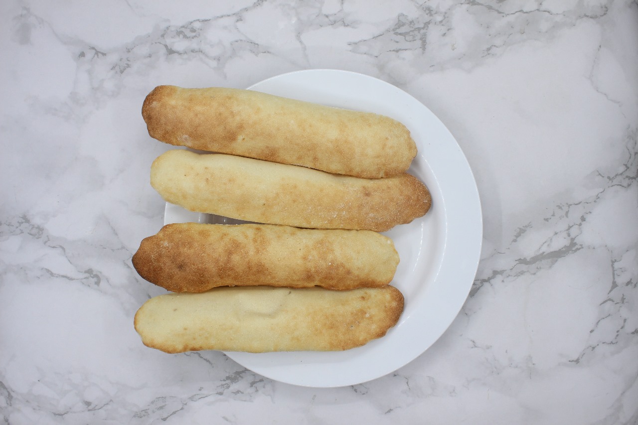 خبز صمون ابيض اربع حبات