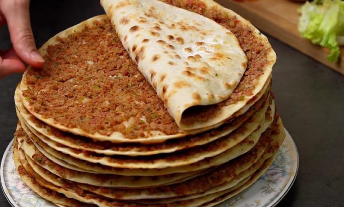 فطائر لحم بالعجين (صفيحة)