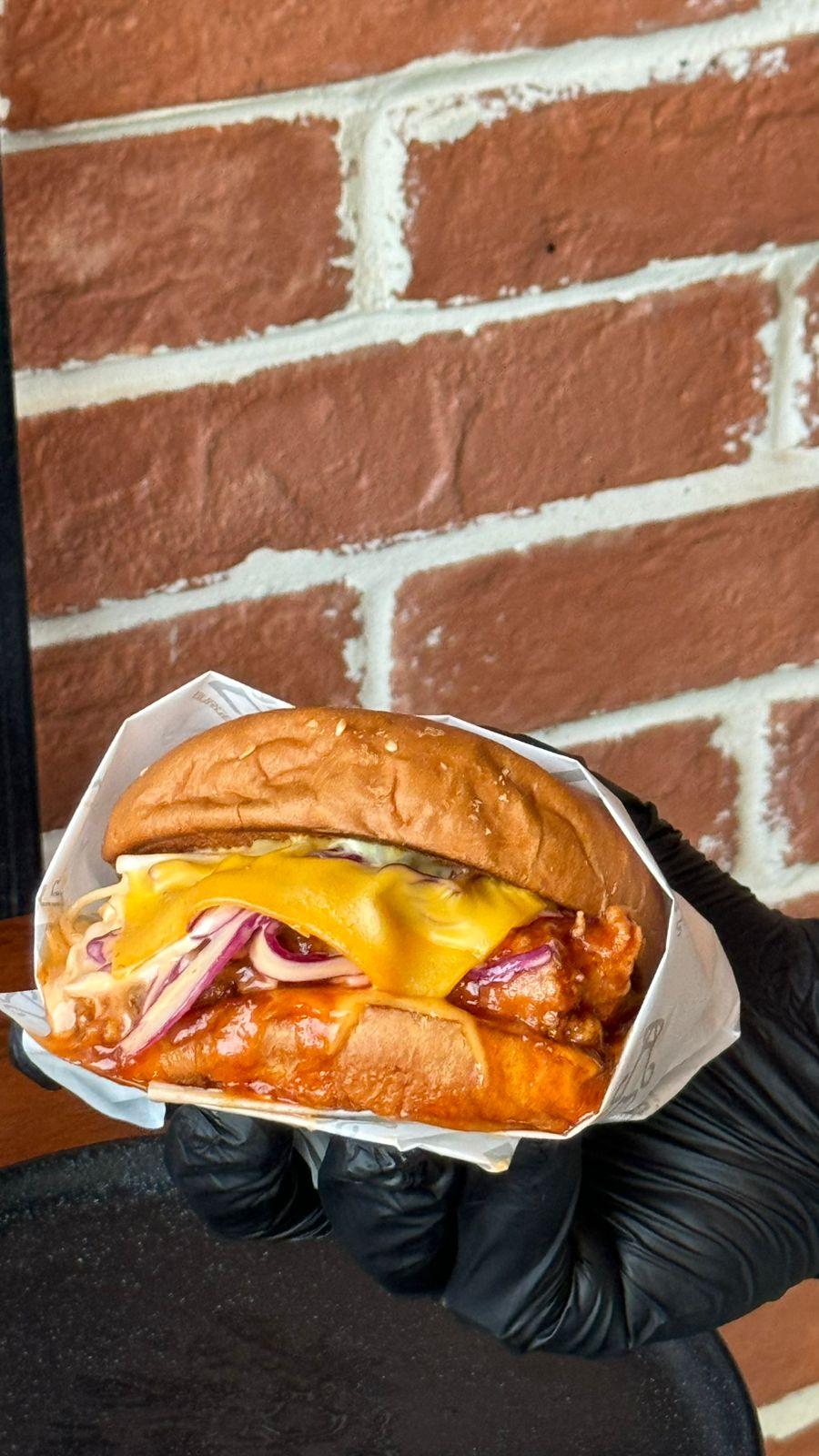 برجر كرسبي ميبل سيراتشا