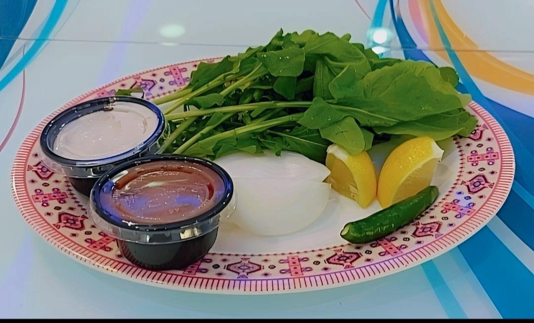 طحينة وحمر وبصل جرجير