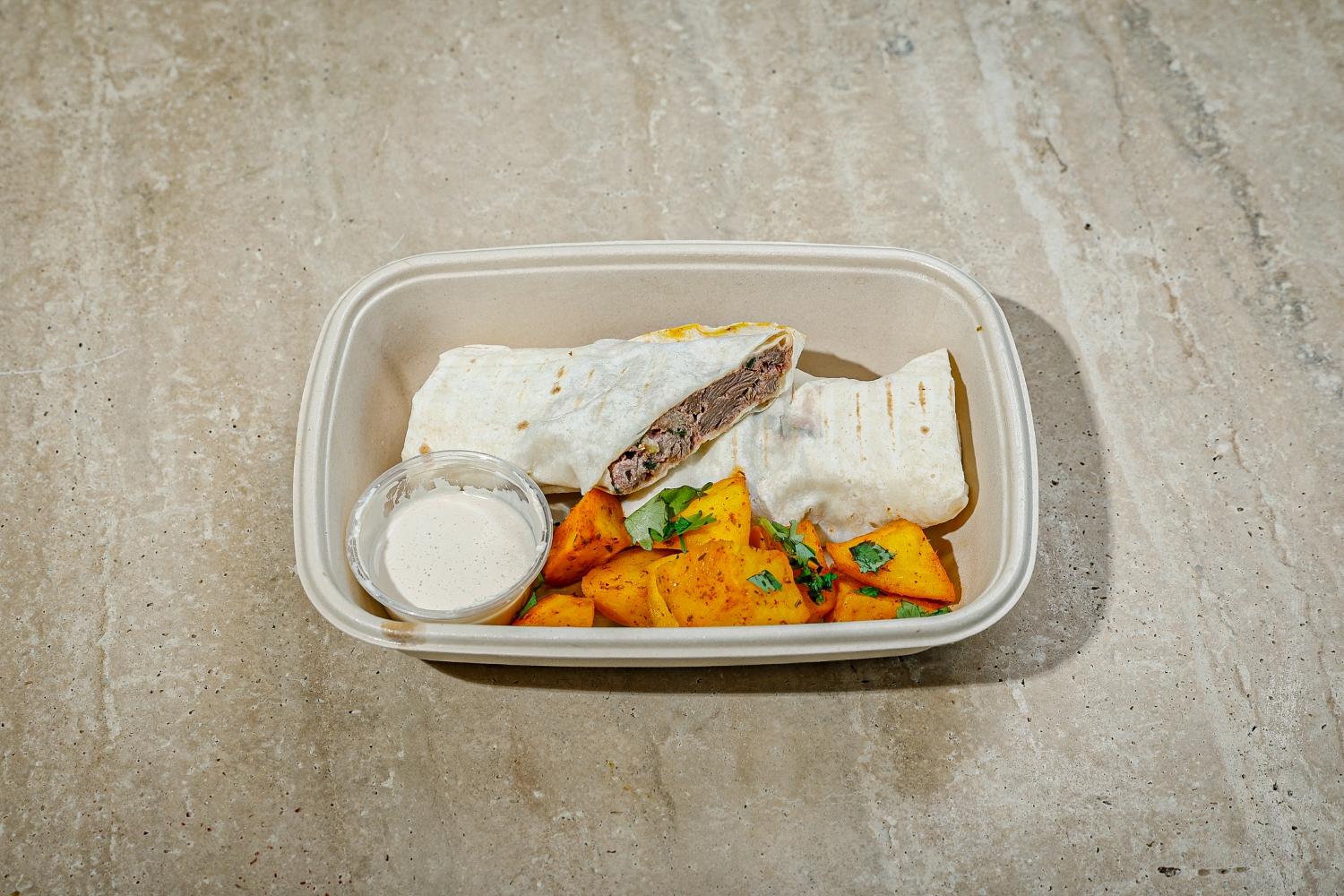 ساندوتش شاورما لحمBeef Shawarma Sandwich