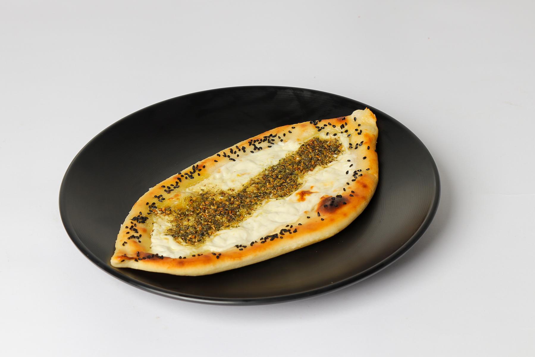 منقوشة لبنة زعتر