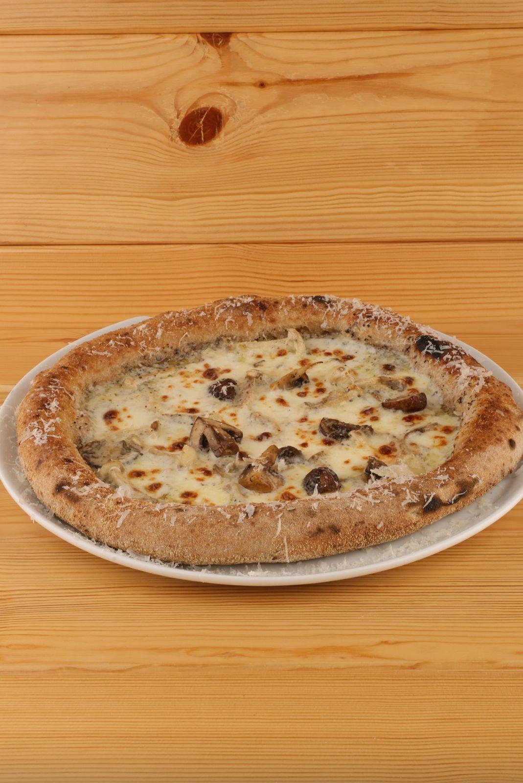 بيتزا الكمأة