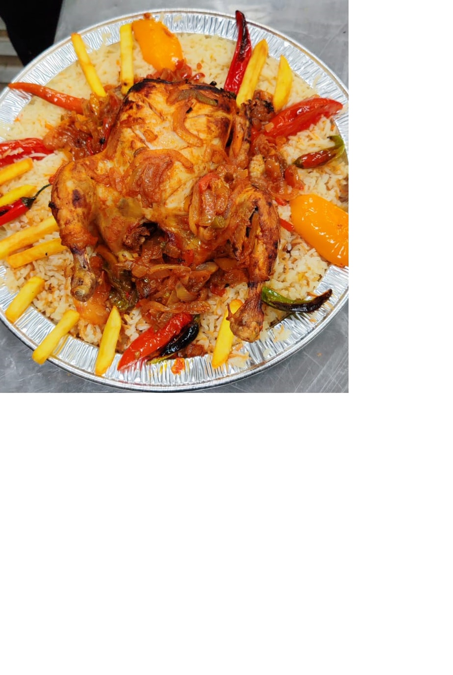 صينية بحبوح وسط دجاجة بالرز  + 2 سيخ شيش طاووق + 1 ايدام