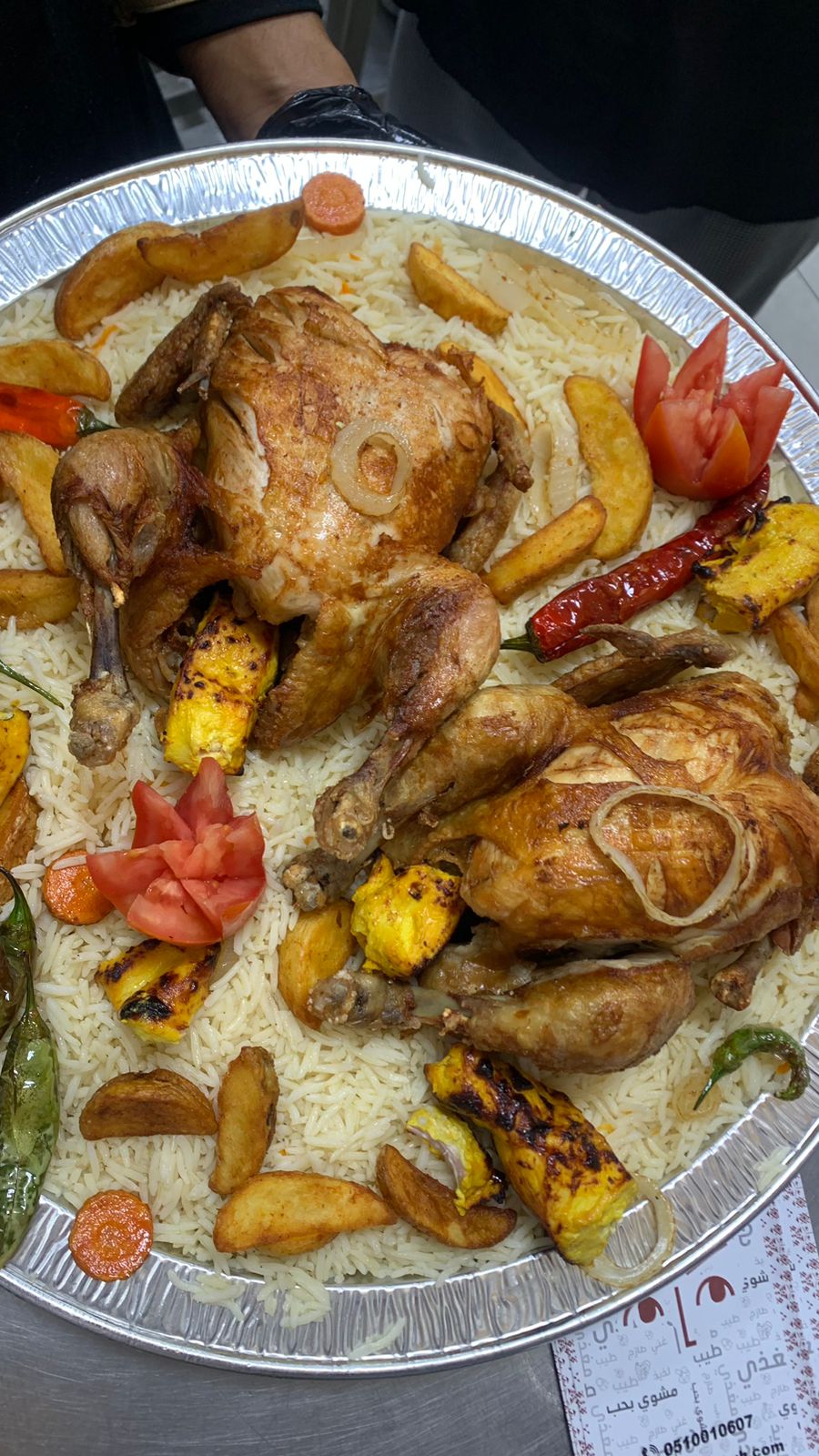 صينية بحبوح كبير حبتين دجاج بالرز +(3)سيخ شيش طاووق +(2) ايدام