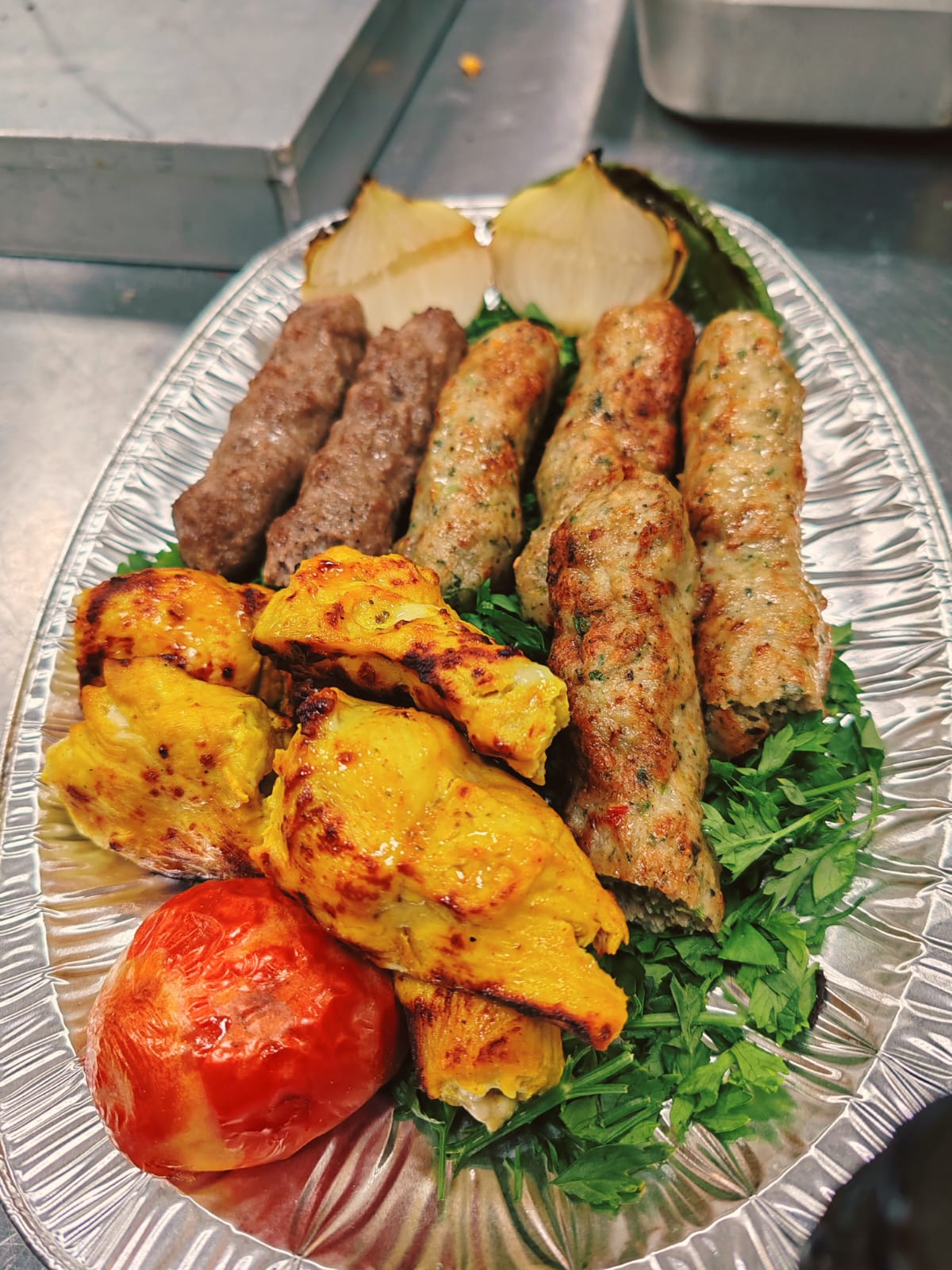 ثلث كيلو مشكل دجاج  (3 اسياخ )( اوصال دجاج + كباب دجاج )