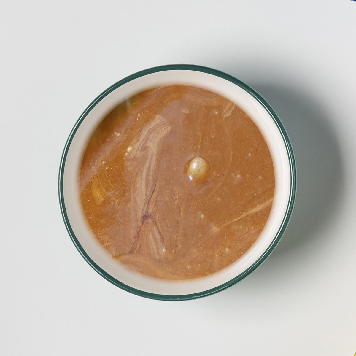 عسل أسود مع الطحينة