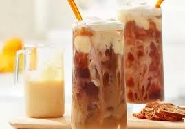 قهوة باردة كراميل لاتيه