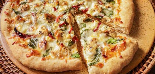 بيتزا خضار مع دجاج مفروم