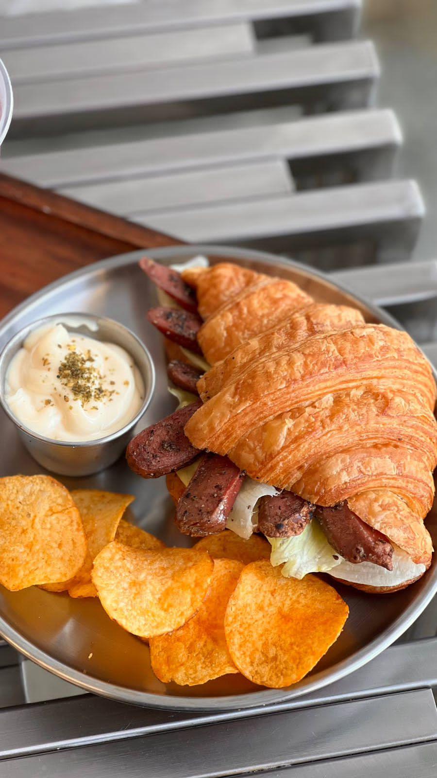 كرواسون نقانق