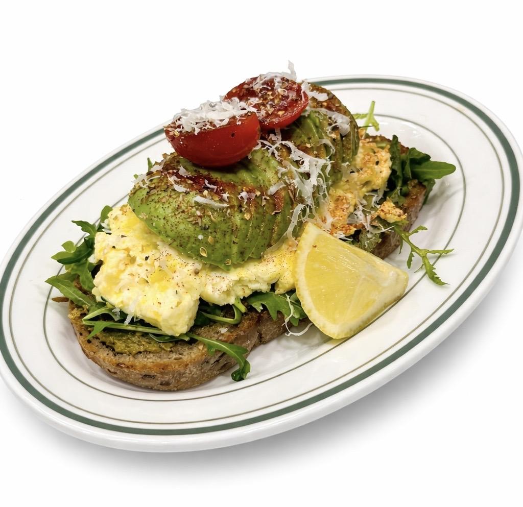 ساوردو سكرمبل البيض والافوكادو